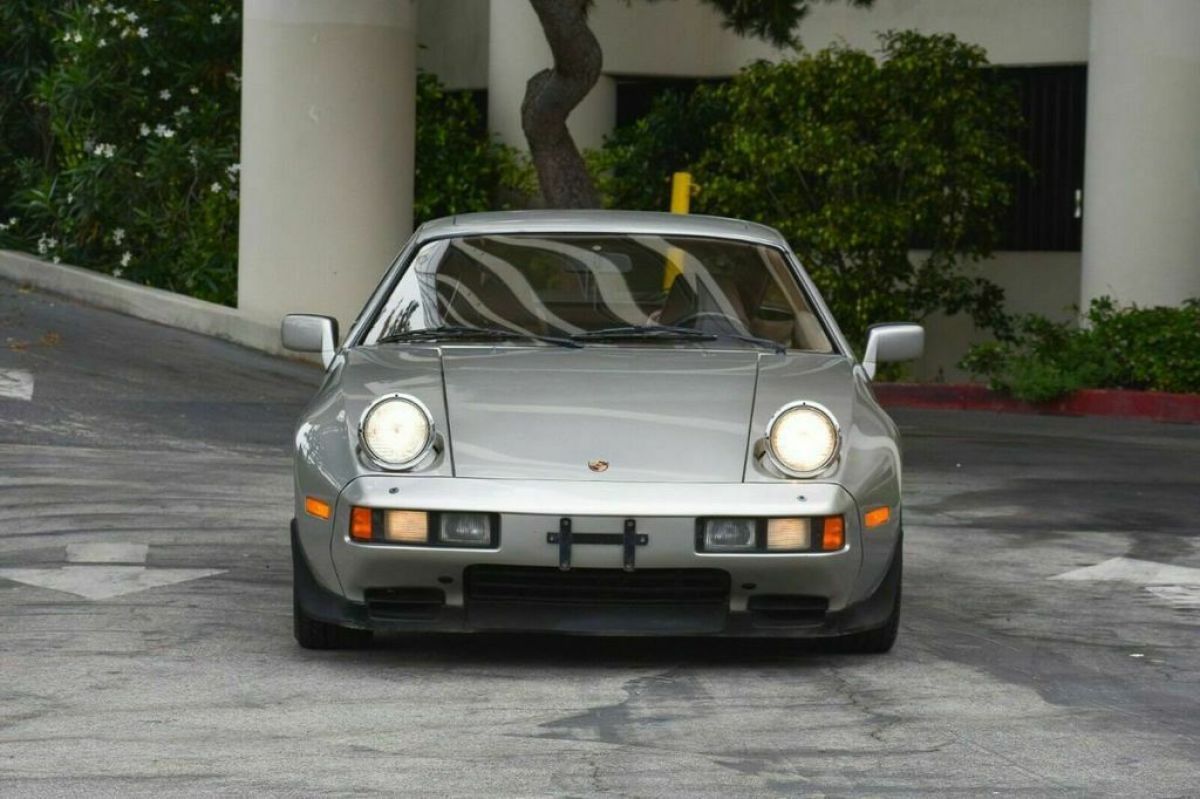 1982 Porsche 928 - photo 2