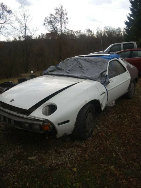1982 Porsche 928 PROJECT OR PARTS CAR SALVAGE TITLE USA BIDDERS ONLY PLEASE 1982 Porsche 928