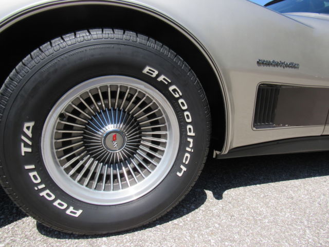 1982 Chevrolet Corvette Collectors Edition - photo 10