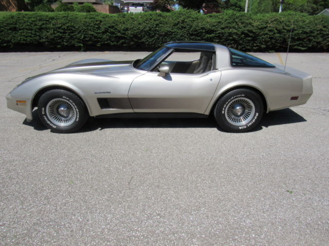 1982 Chevrolet Corvette Collectors Edition - photo 2