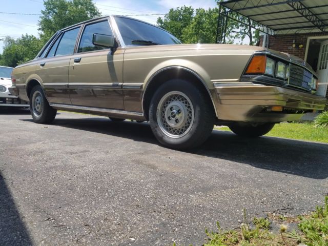 1982 Toyota Cressida Gold and tan/beige on brown - photo 2