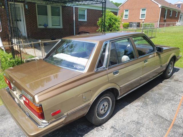 1982 Toyota Cressida Gold and tan/beige on brown - photo 4