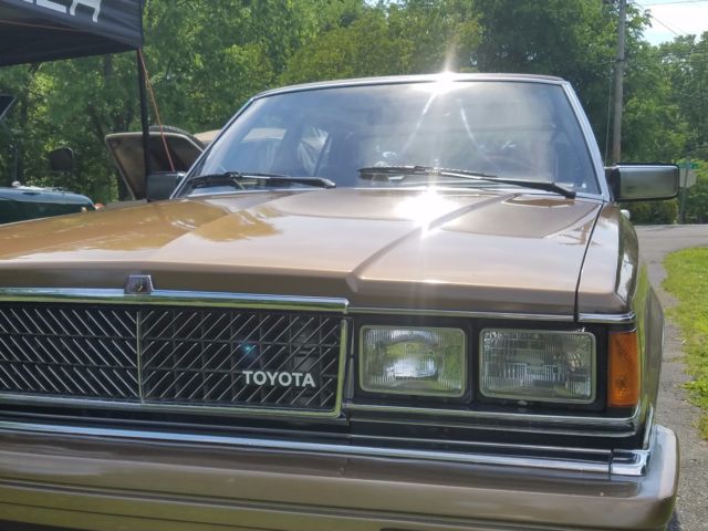 1982 Toyota Cressida Gold and tan/beige on brown - photo 6