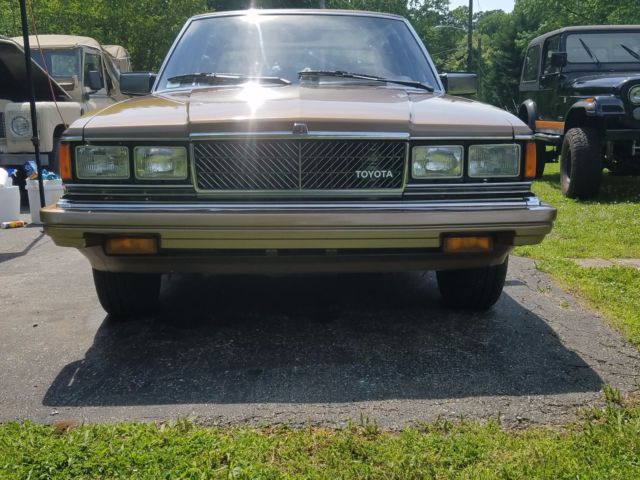 1982 Toyota Cressida Gold and tan/beige on brown - photo 7