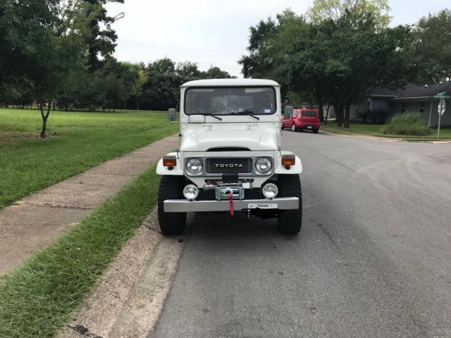 1982 Toyota Land Cruiser FJ40 Hardtop Winch Daily Driver Clean Title 2F Engine 1980 Toyota Land Cruiser Classic FJ40 White and Black Not FJ43,45, 70