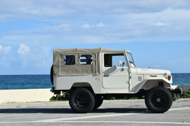 1982 Toyota Land Cruiser FJ43 - photo 4
