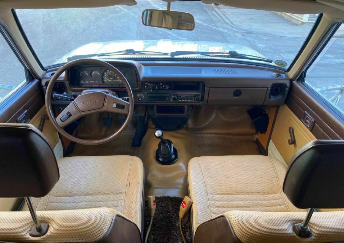 1982 Toyota Pickup 4X2 2dr Regular Cab - photo 6