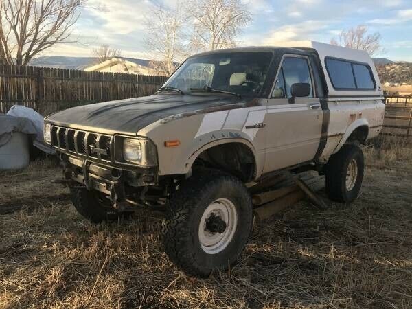 1982 Toyota Pickup 4x4 Hilux SR5 Short Bed 5 speed 4 wheel drive 1982 Toyota Hilux SR5