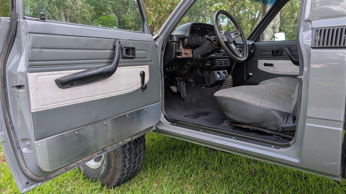 1982 Toyota Pickup RN48 - photo 11