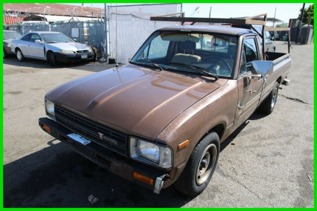 1982 Toyota Pickup SR5 5-Speed Manual 4 Cylinder NO RESERVE 1982 Toyota Pickup SR5