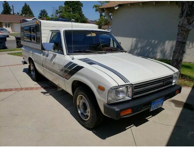1982 Toyota Pickup SR5 Low Miles Automatic 1982 Toyota Tundra SR5