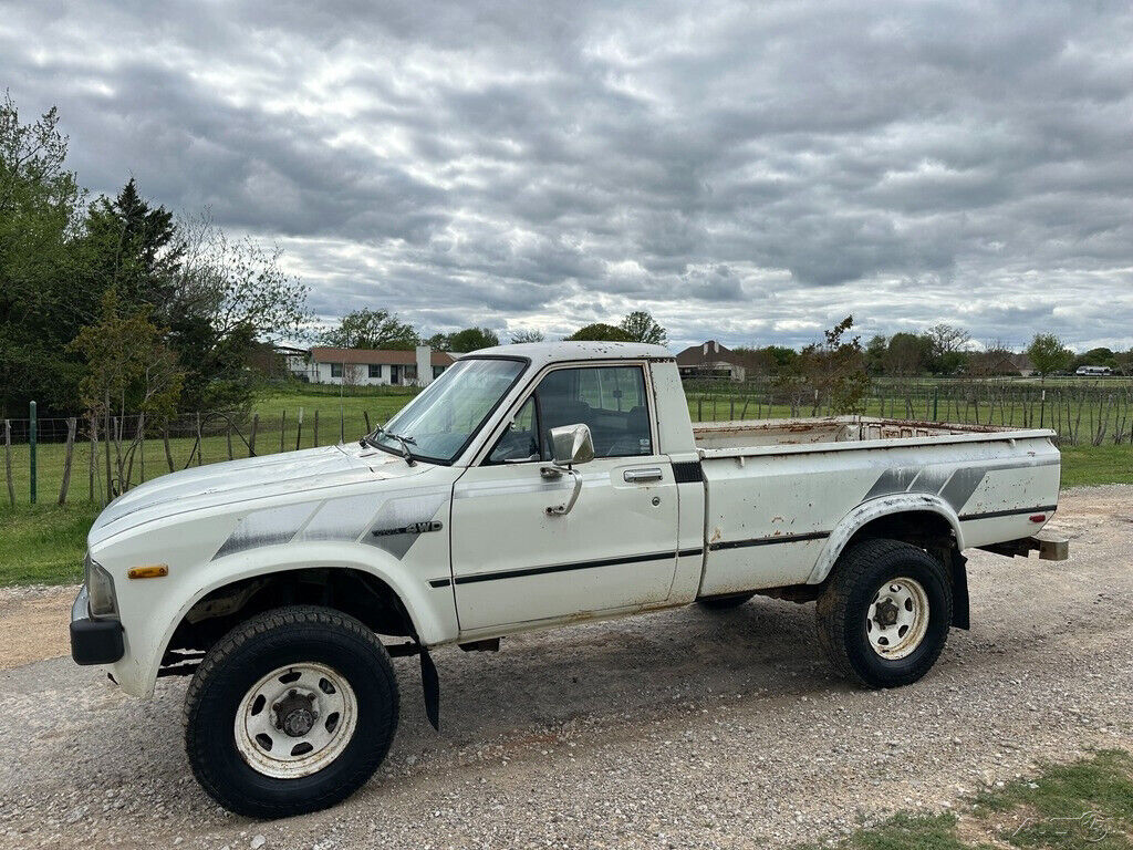 1982 Toyota Pickup SR5, AC, 5spd, 4WD, Barn Find, 2 Owner, Tacoma - photo 2