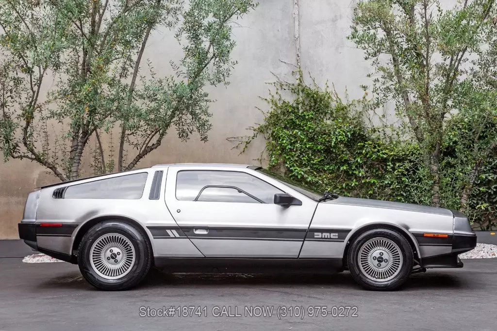 1982 DeLorean DMC-12 - photo 4
