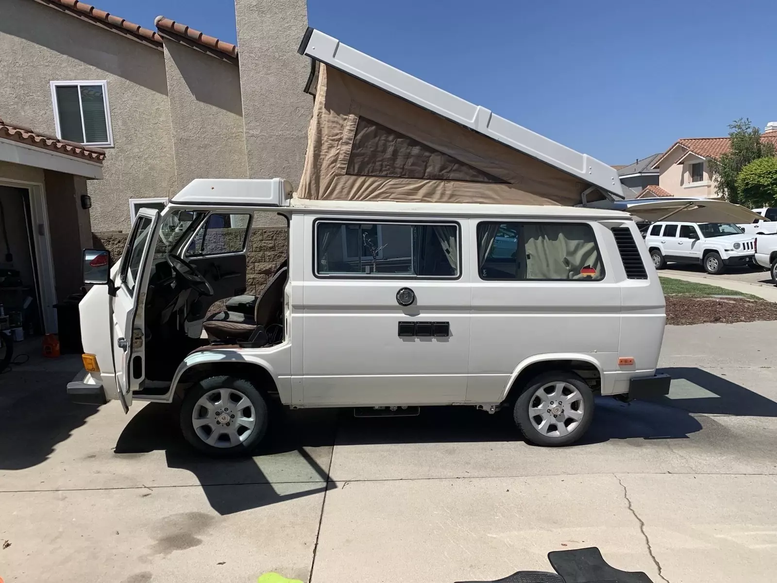 1982 Volkswagen Vanagon Van White CAMPMOBILE 1982 Volkswagen Vanagon CAMPMOBILE