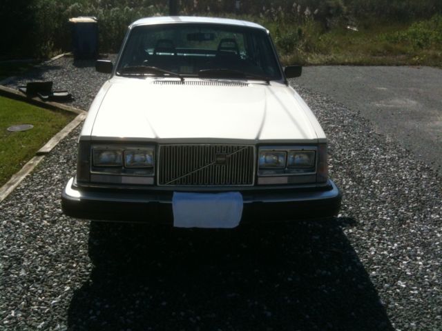 1982 Volvo 240 - photo 2