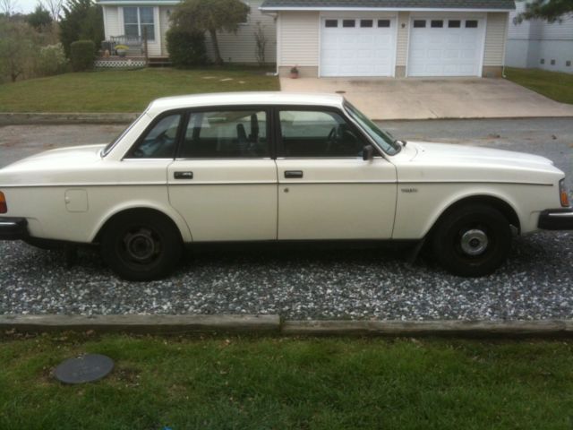 1982 Volvo 240 - photo 3