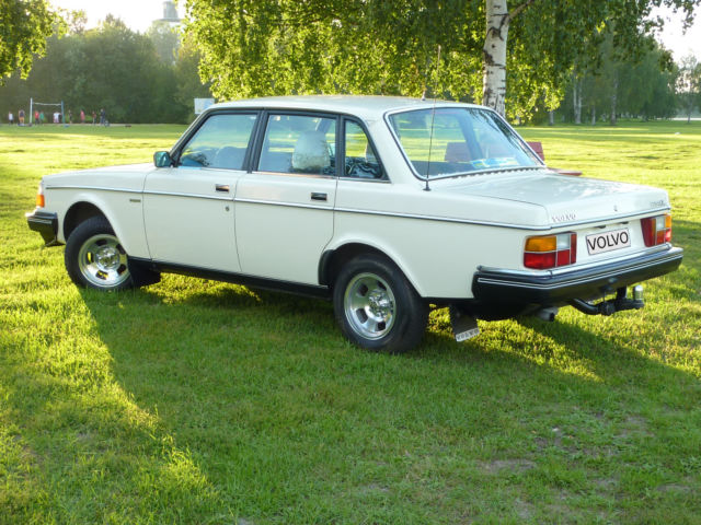 1982 Volvo 240 - photo 2