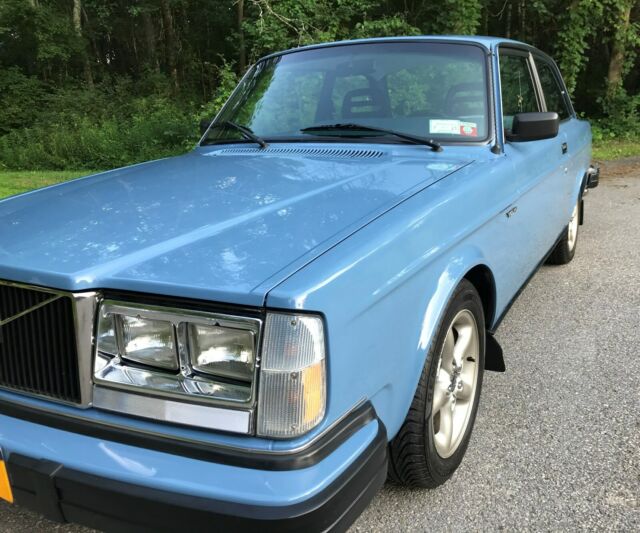 1982 Volvo 242 DL 1982 Volvo 240 DL