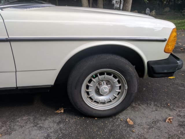 1982 Mercedes-Benz 300-Series - photo 11