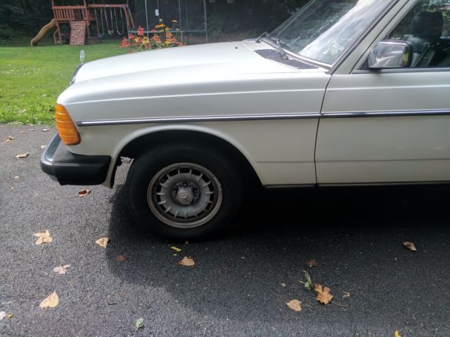 1982 Mercedes-Benz 300-Series - photo 13