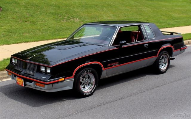 1983 15th Ann Hurst Used 5L V8 16V Automatic RWD Coupe 1983 Oldsmobile Cutlass 4-4-2 (442) 15th Ann Hurst