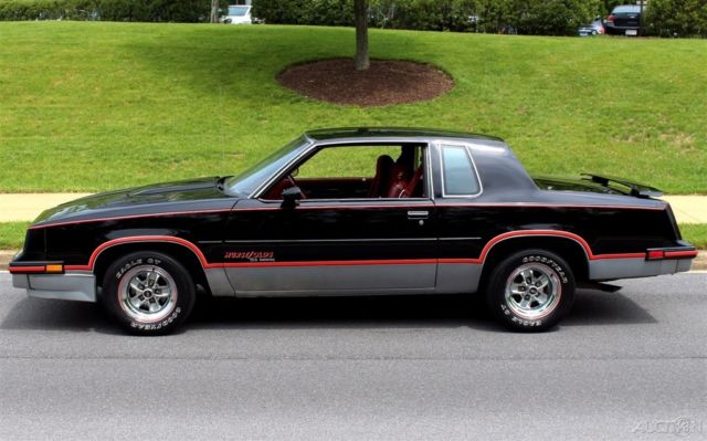 1983 Oldsmobile Cutlass 4-4-2 (442) 15th Ann Hurst - photo 2