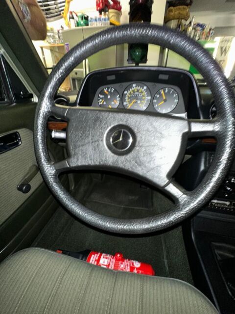 1980 Mercedes-Benz w123 230e - photo 13