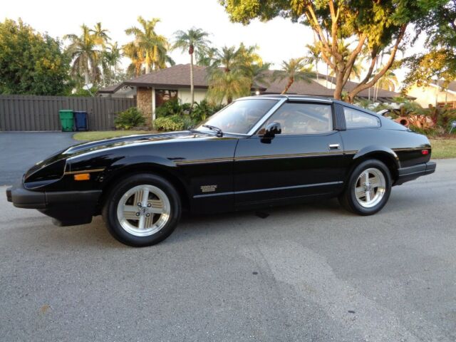 1983 280ZX Turbo 5spd - 32000 mi - Ultra Rare Blk / Gold / Leather / Digital Pkg 1983 Datsun Z-Series
