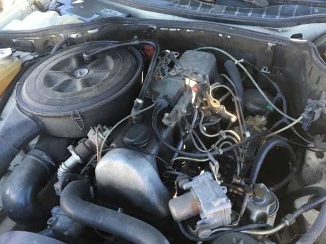 1983 Mercedes-Benz 300-Series 4 Dr Turbodiesel - photo 11