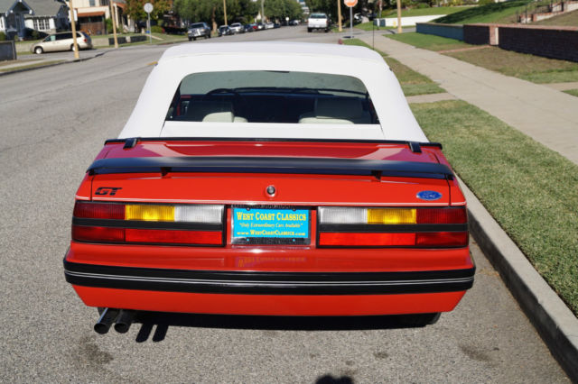 1983 Ford Mustang 5 SPD GT CONVERTIBLE WITH 41K MILES - photo 9