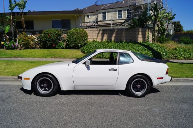 1983 Porsche 944 Black - photo 2