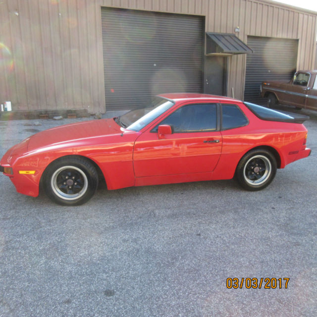 1983 Porsche 944 2 door coupe - photo 2