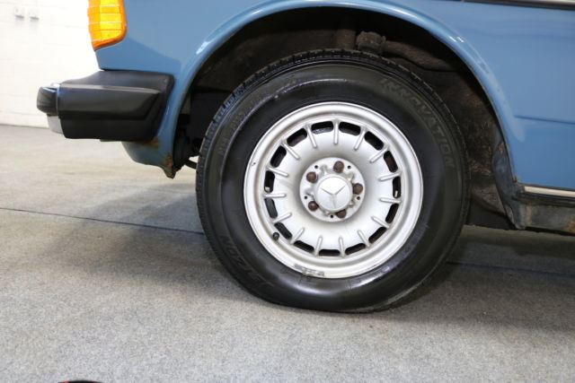 1983 Mercedes-Benz 300-Series Runs Drives Body Int Vgood 3L 5cyl Turbo 4 spd - photo 12