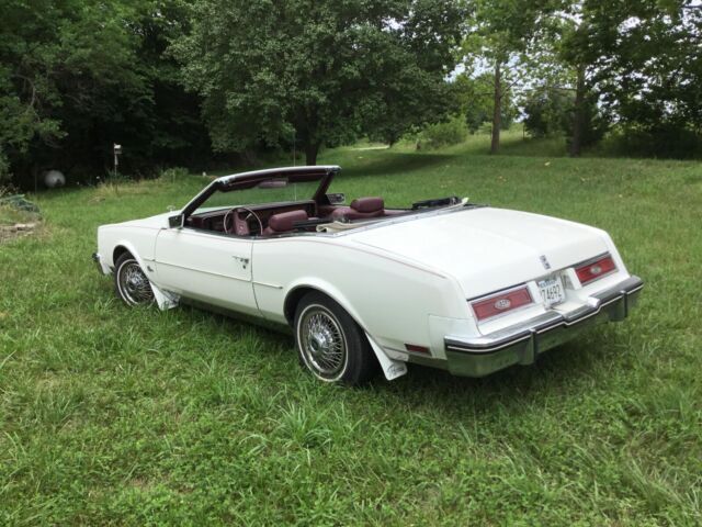 1983 Buick Riviera - photo 2