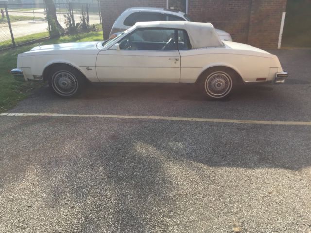 1983 Buick Riviera Convertible - photo 2