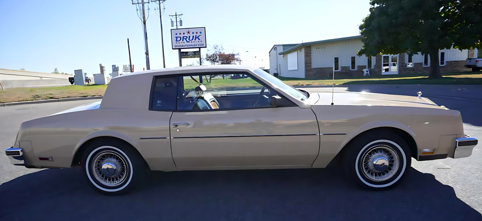 1983 Buick Riviera XX Anniversary Edition - photo 2