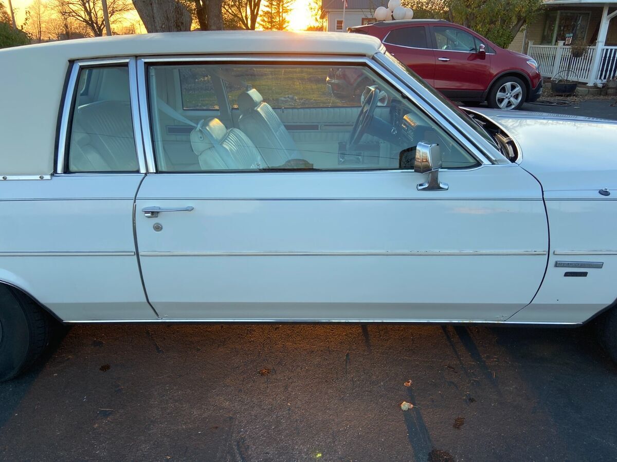 1983 Cadillac DeVille - photo 2