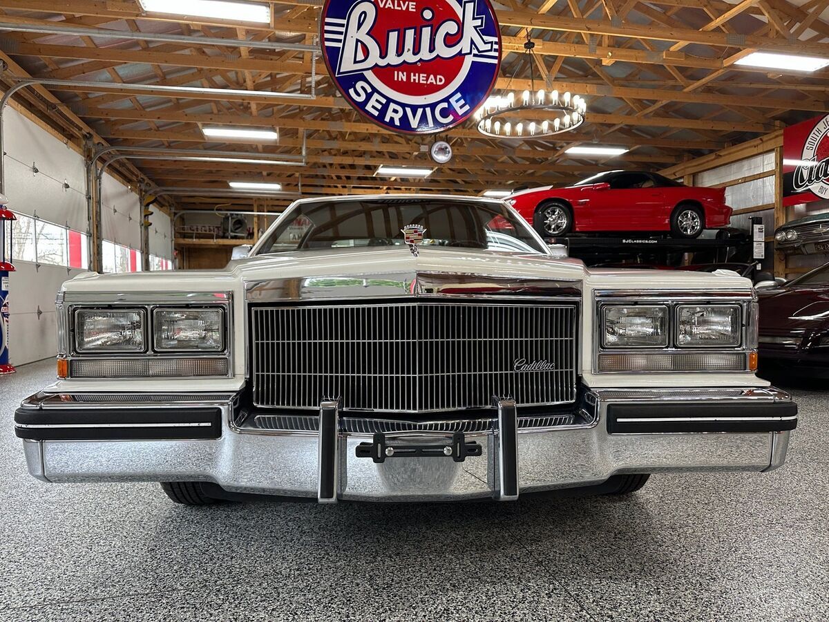 1983 Cadillac Coupe DeVille Only 25,671 Original Miles * Survivor * - photo 2