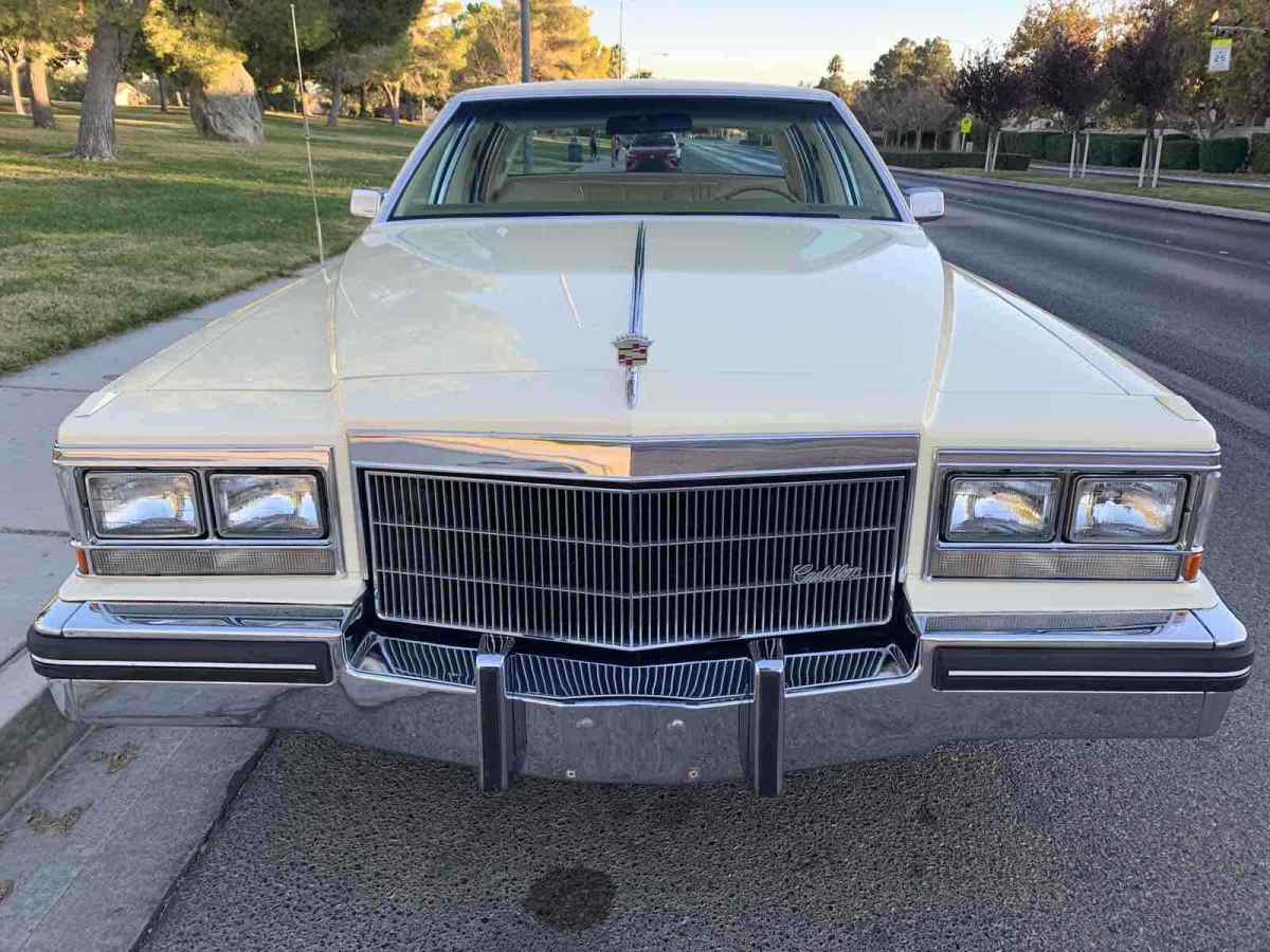 1983 Cadillac DeVille Sedan Yellow RWD Automatic 1983 Cadillac DeVille