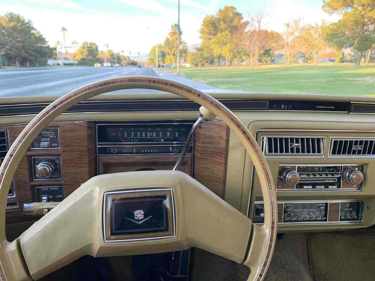 1983 Cadillac DeVille - photo 12