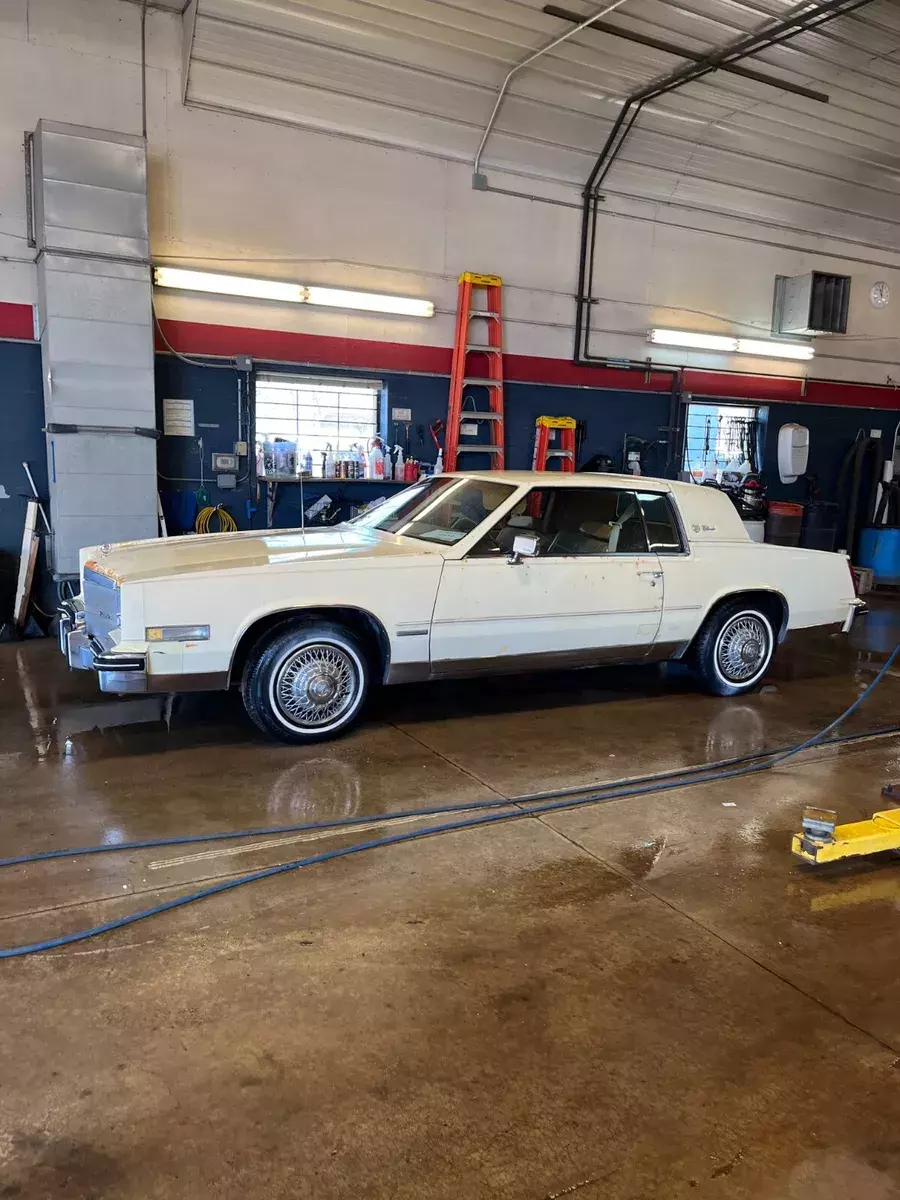 1983 Cadillac Eldorado *AS IS* *FOR PARTS ONLY* - T1307701 1983 Cadillac Eldorado *AS IS* *FOR PARTS ONLY*