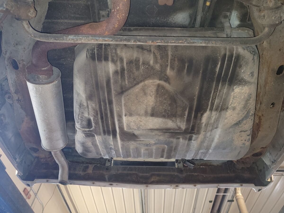 1983 Cadillac Eldorado *AS IS* *FOR PARTS ONLY* - photo 9