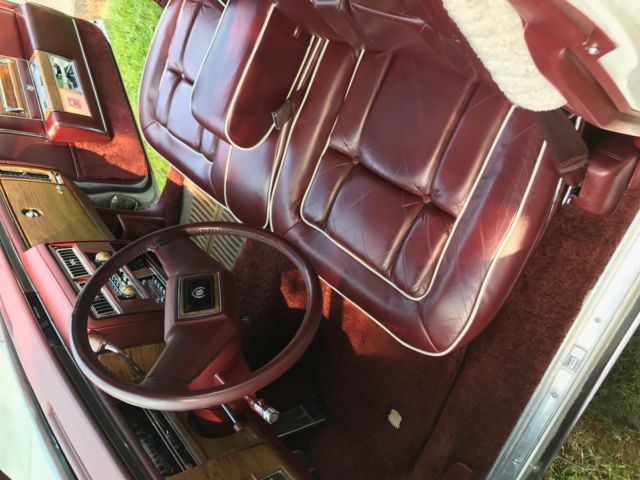 1983 Cadillac Fleetwood Brougham Sedan - photo 10