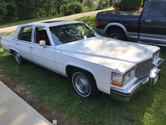 1983 Cadillac Fleetwood Brougham Sedan - photo 3