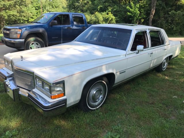 1983 Cadillac Fleetwood Brougham Sedan - photo 4