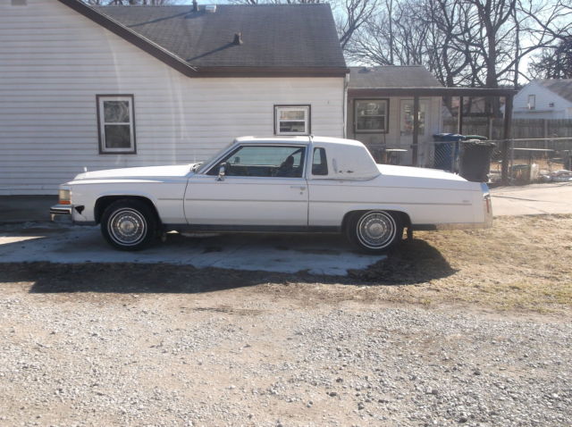 1983 Cadillac Fleetwood Brougham d'Elegance Coupe 2-Door - photo 2