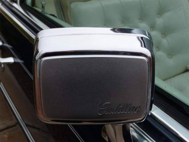 1983 Cadillac Fleetwood Brougham d'Elegance Sedan 4-Door - photo 13