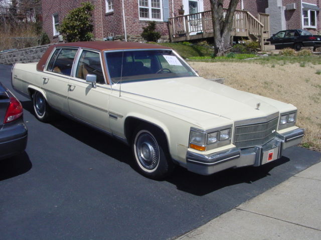 1983 Cadillac Fleetwood Brougham Sedan 4-Door 4.1L PARTS CAR 1983 Cadillac Fleetwood