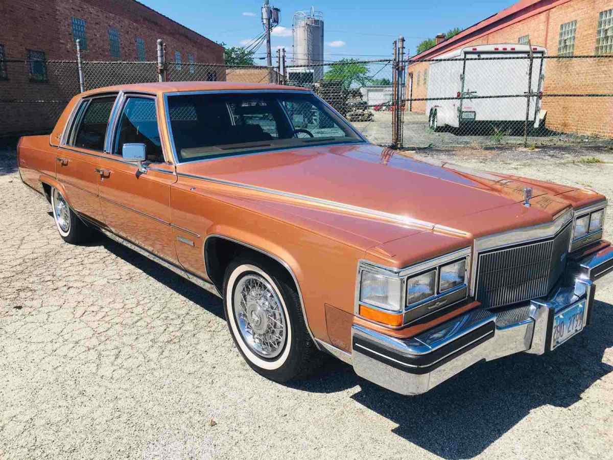 1983 Cadillac Fleetwood BROUGHAM - photo 2