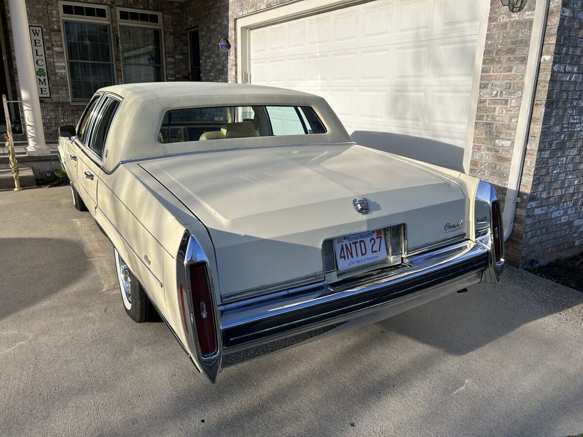 1983 Cadillac Fleetwood BROUGHAM - photo 3
